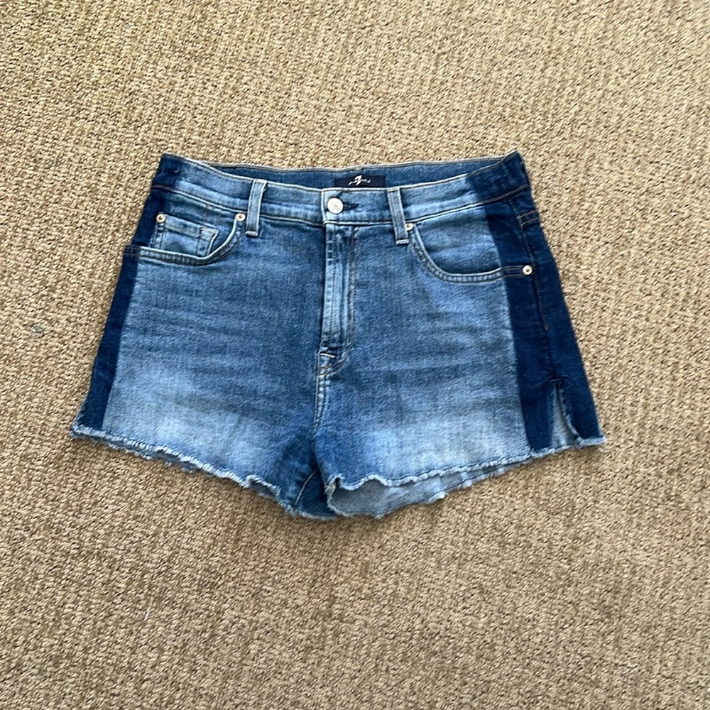 Denim shorts / 7 for all mankind